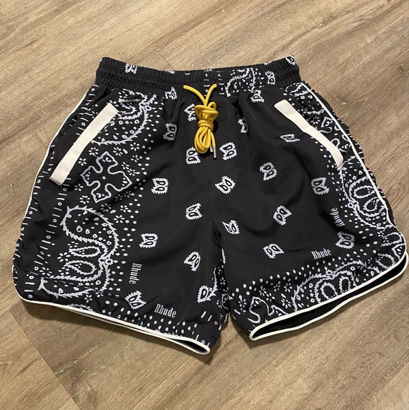 Rhude Monochrome Bandana Pattern Shorts - Picture 1 of 3